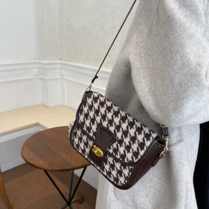 Sac carré de style Western tendance pour femmes - parfait pour les balades en été.