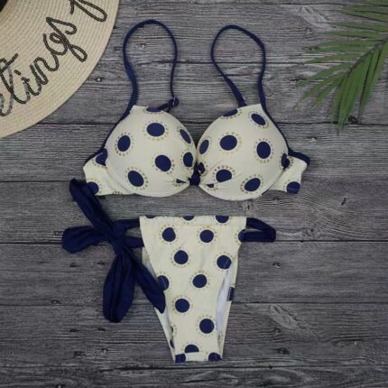 Ensemble bikini deux pièces à impression pour l'été
